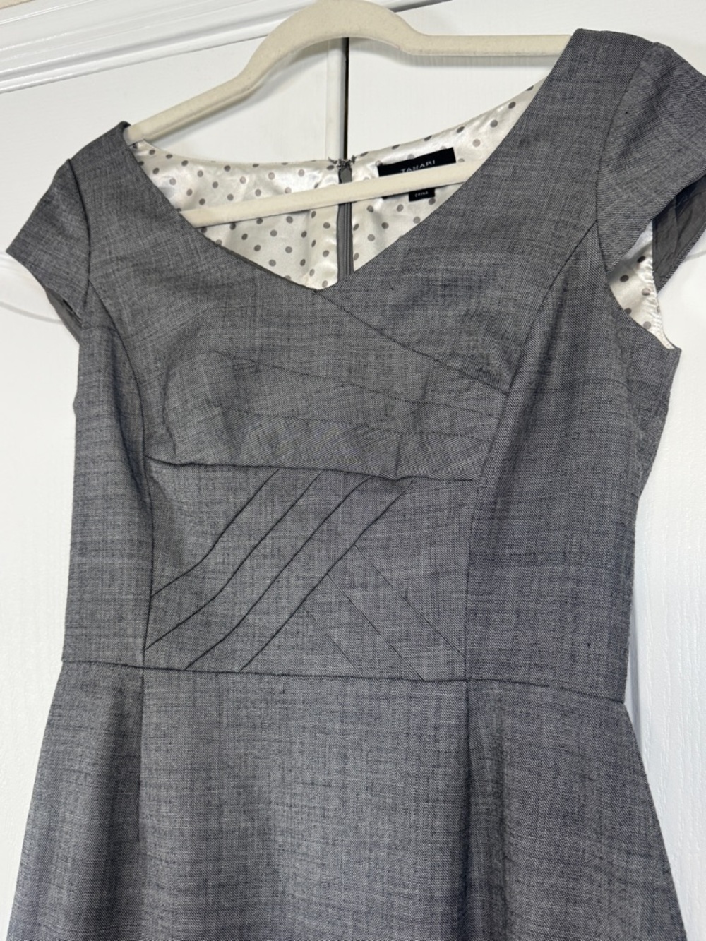 Tahari Arthur S. Levine Gray Wool Blend Cap Sleeve Sheath Dress Size 4 - Picture 4 of 13